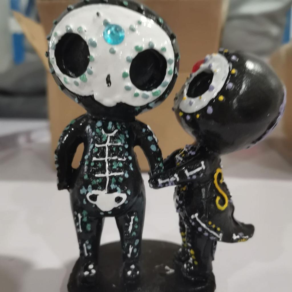 Sugar Skull Couple Statue Decoration, Sugar Skull Couple Figurine, Christmas gift, Stocking stuffers, Valentine's Day gift, girlfriend gift