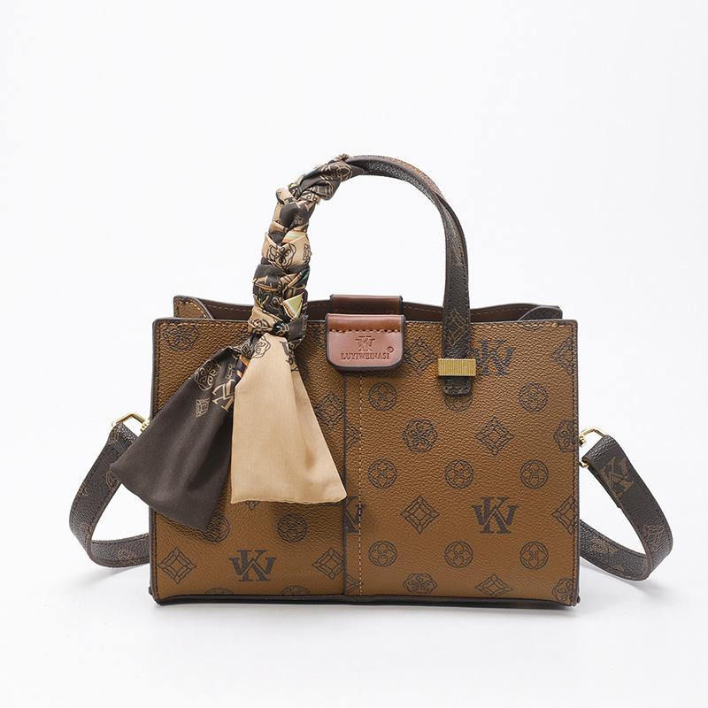 

Handbag New fashion printed bag High sense contrasting color messenger bag Fashion versatile commuter women s handbag Small