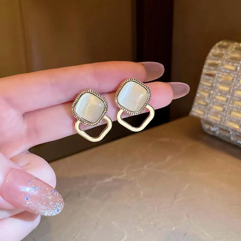 S925 Silver French Retro Cat's Eye Stone Stud Earrings – Elegant Geometric Lady Style