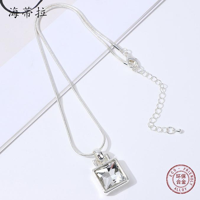 Pandantiv pătrat cu zirconiu strălucitor, lanț de claviculă pentru femei la modă și versatil.