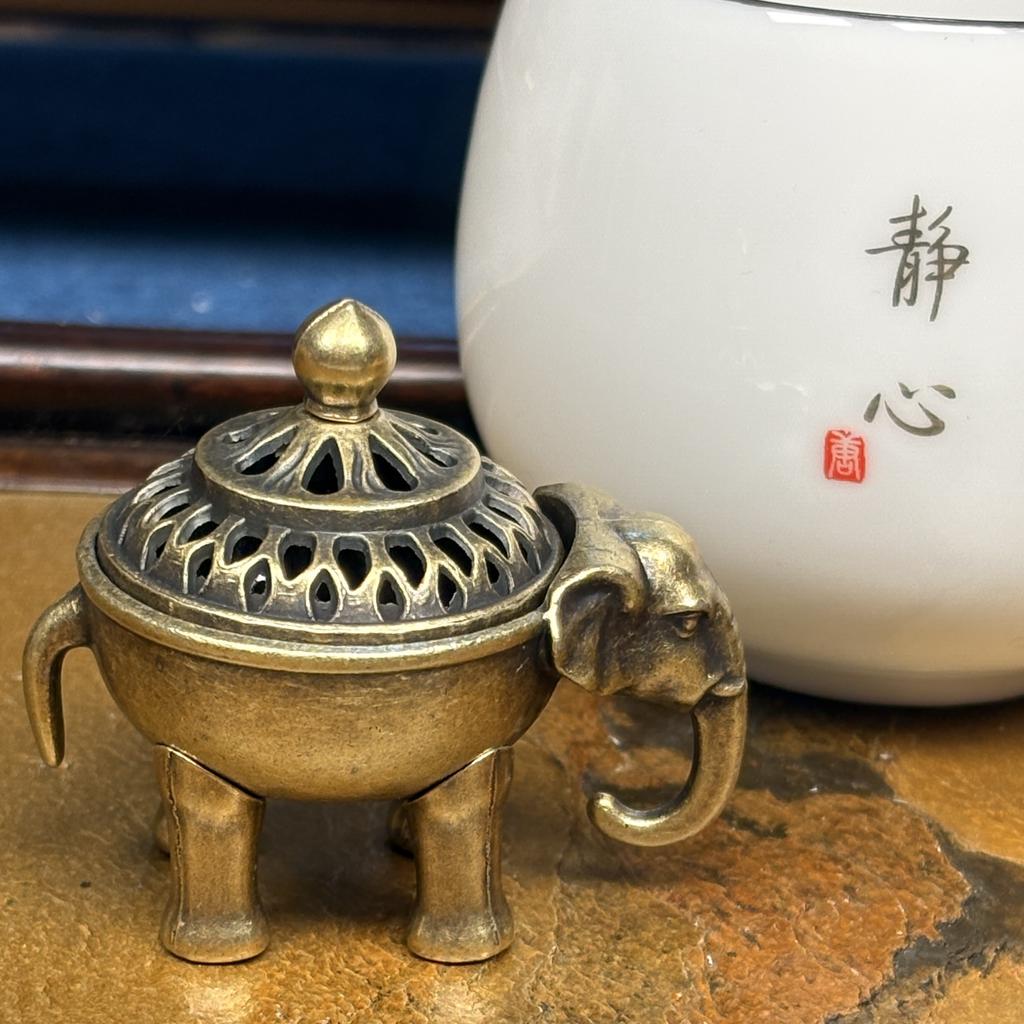 Creative Metal Mini Aromatherapy Furnace, Home Indoor Zen Tea Ceremony Decoration, Elephant Shape Small Incense Burner, 4CM, 1Pc