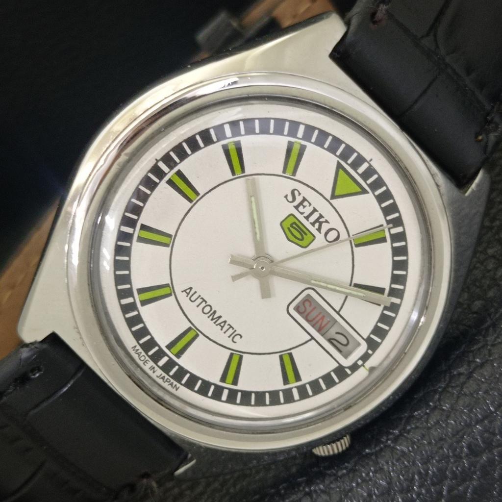 

SEIKO 5 AUTOMATIC JAPAN 7009A MENS VINTAGE WHITE COLOR DIAL WATCH a703045-1 R212-a703045