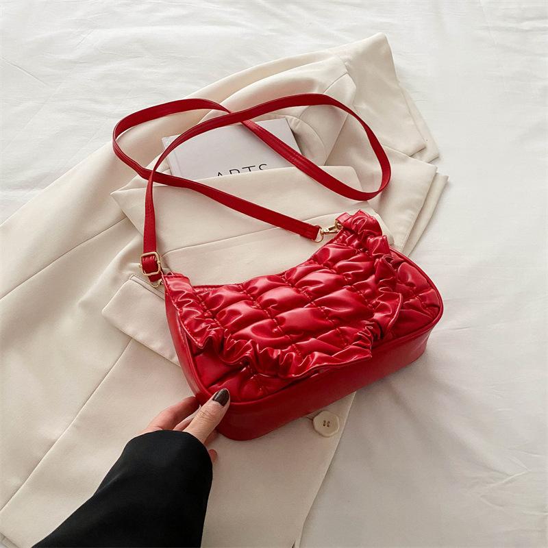 

2024 summer new simple and fashionable lightweight underarm shoulder bag women s retro popular fashion simple small square bag червоний