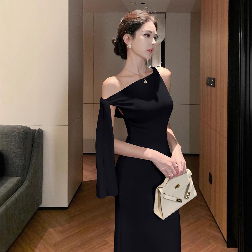 

Элегантное облегающее платье на одно плечо со шнуровкой - Стройнящий вечерний наряд Small чёрный