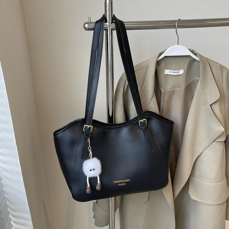 Retro Simple Large Capacity Feminine Shoulder Bag  Versatile Bag for Work and Commuting  Monochromatic Bag