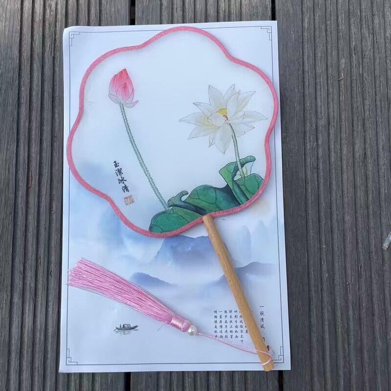 Children's Retro Style Round Hand Fan - Classical Chinese Design for Hanfu, Cheongsam, Catwalk, and Dance Performance