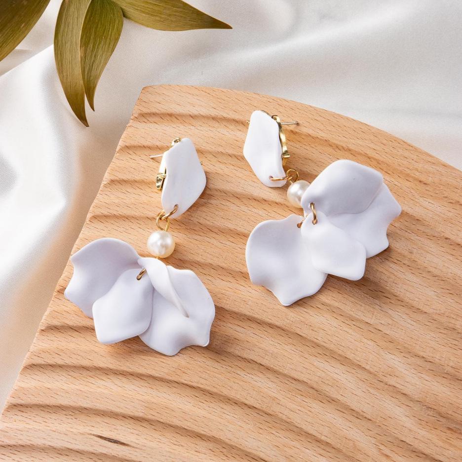 Korean Style Pearl Rose Petal Leaf Earrings, 925 Silver Needle for Women.