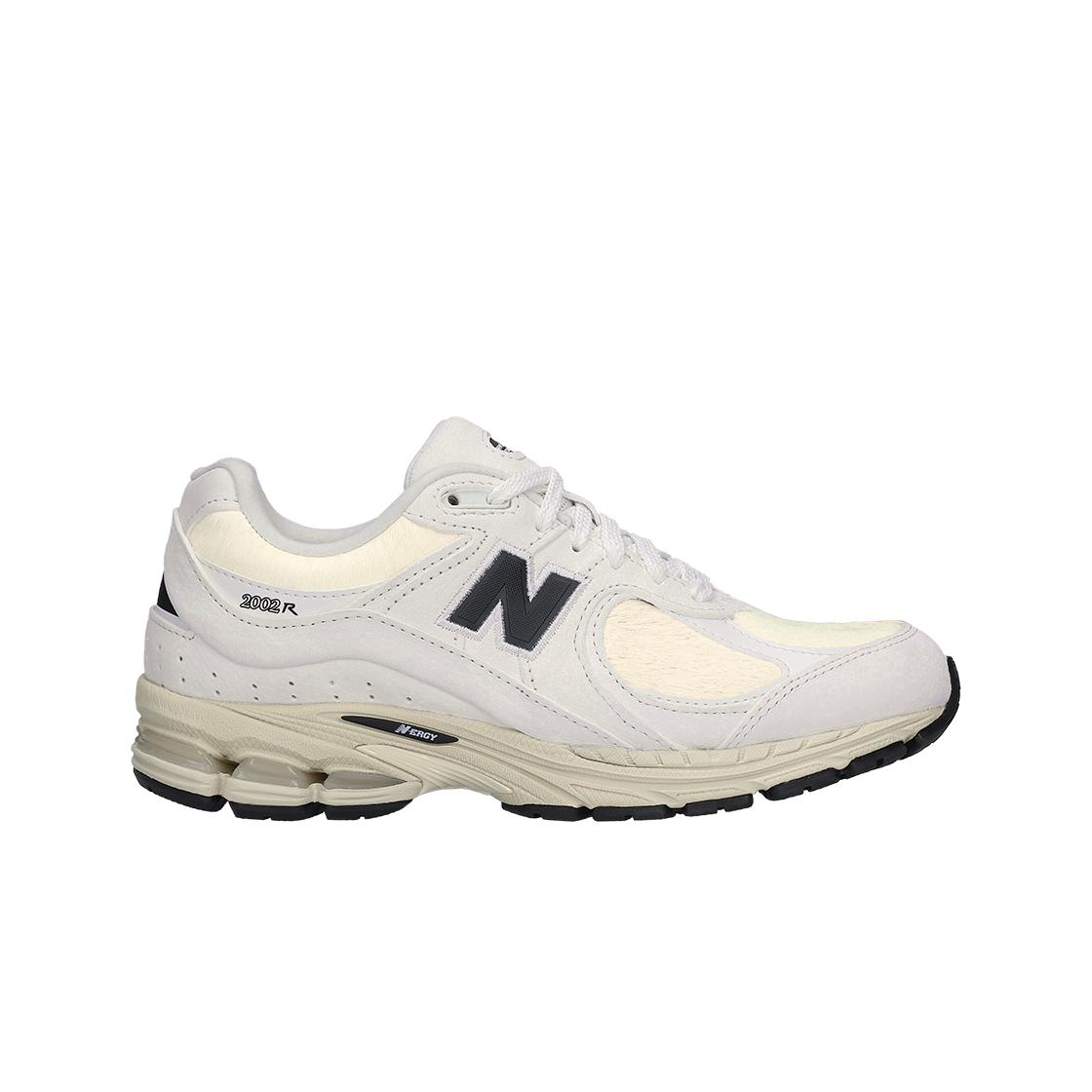 

New Balance 2002r White Black 270