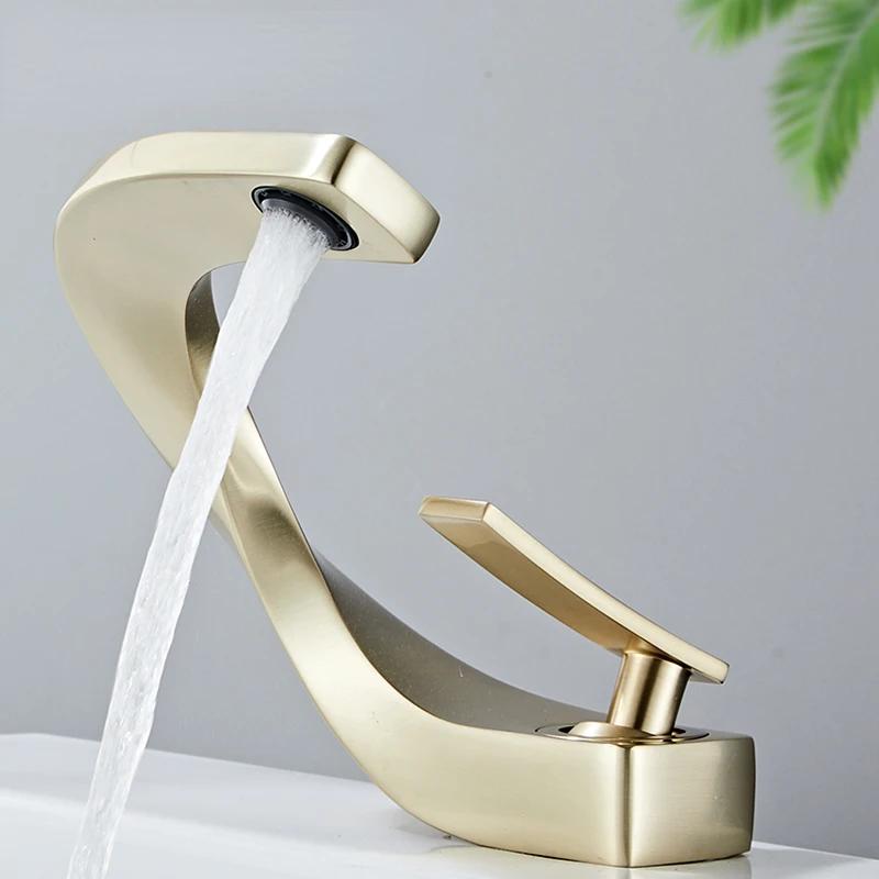 Rubinetto per lavabo da bagno in ottone Acqua calda e fredda Rubinetti per lavabo Creativo Lussuoso Rubinetto per lavabo Montaggio a ponte Torneira Banheiro Vintage