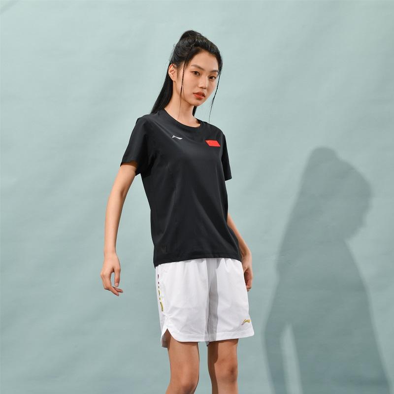 Li-Ning Serie Squadra Nazionale T-shirt a Maniche Corte Comoda Semplice con Logo del Marchio Top Unisex Nero AHSU291-1