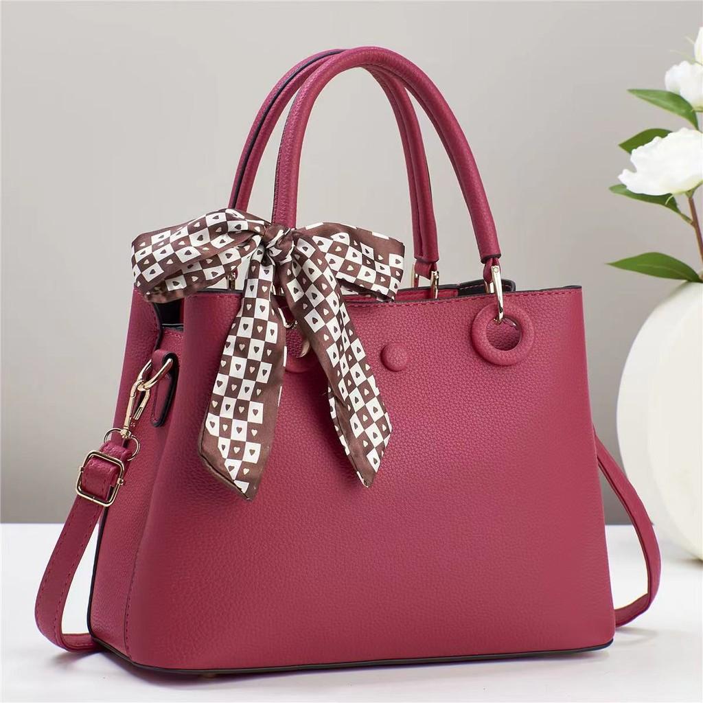 Chic Daily Use Shoulder Bag For Women Unique Design With Double Straps And Stylish Lock