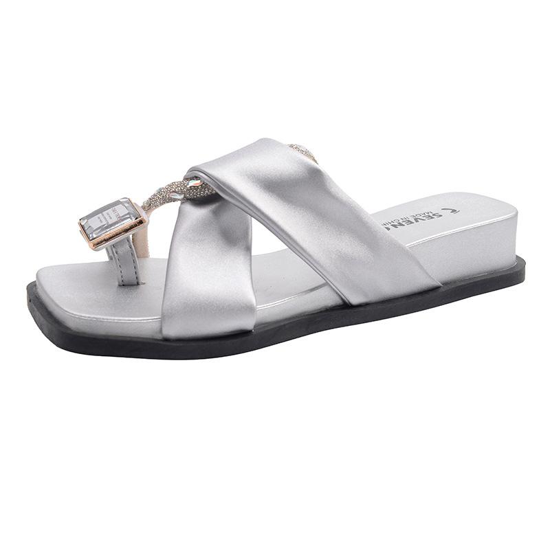

Niche high-end cool slippers women s summer wear 2025 new slope heel French rhinestone cover toe versatile sandals 35