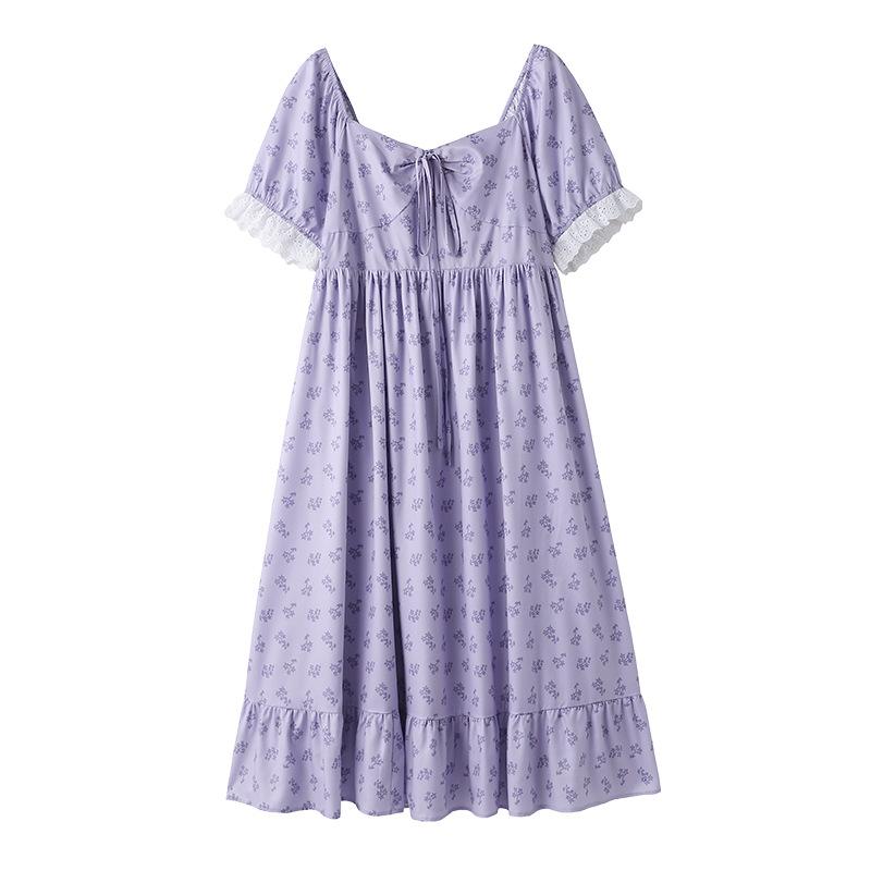 Ein Retro-Kleid für Übergrößen in Lila mit Blumenmuster, ein neues Sommer-A-Linien-Kleid mit elegantem Charme