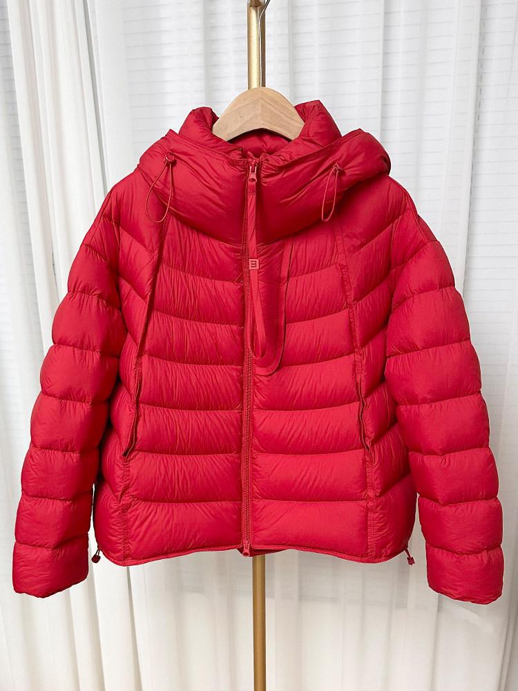 European fashion light soft white duck down puffs ribs down jacket women's small hooded thickened warm jacket