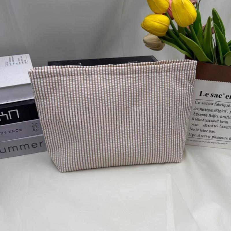 1 Pcs Seersucker Makeup Bag & Travel Pouch — Portable Toiletry Bag With Soft, Textured Striped Design
