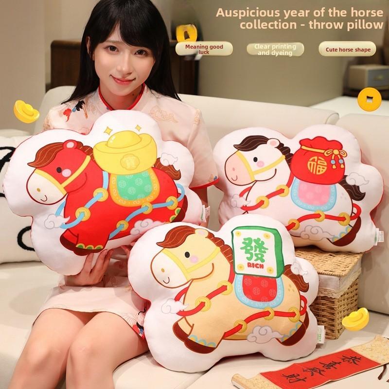 Chinesisches Tierkreiszeichen Jahr des Pferdes Plüschkissen mit Glücksgeld-Design für Geschenk und Dekoration