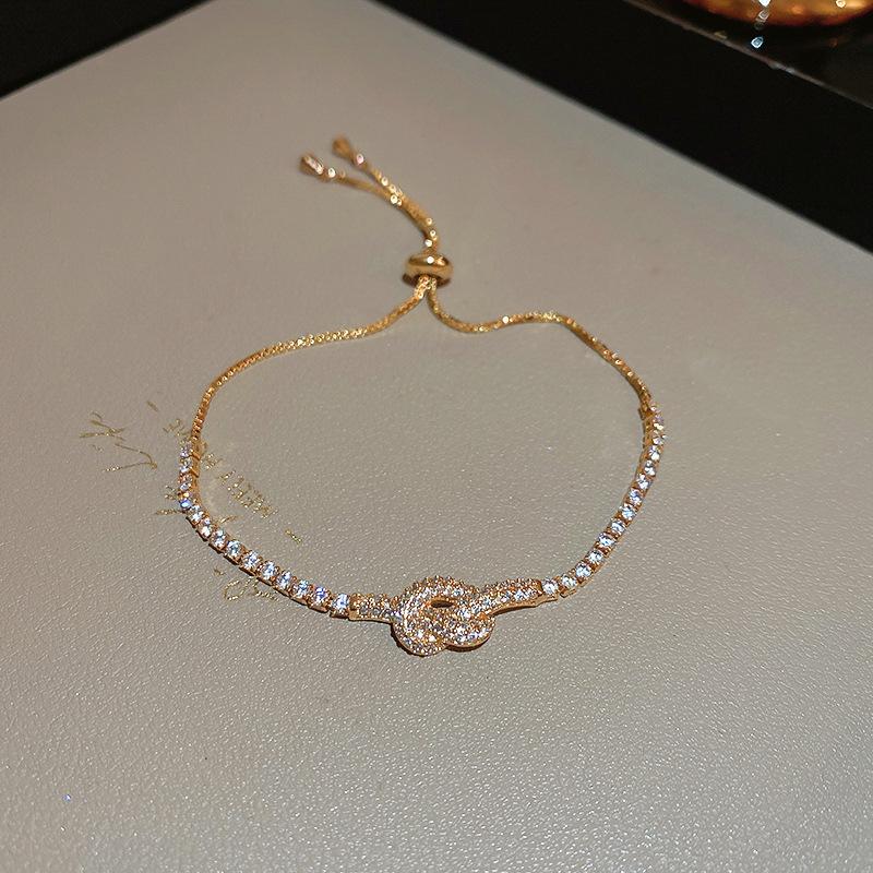 Gold-Plated Zircon Mother-of-Pearl Floral Bracelet: Elegant Luxury Design Jewelry
