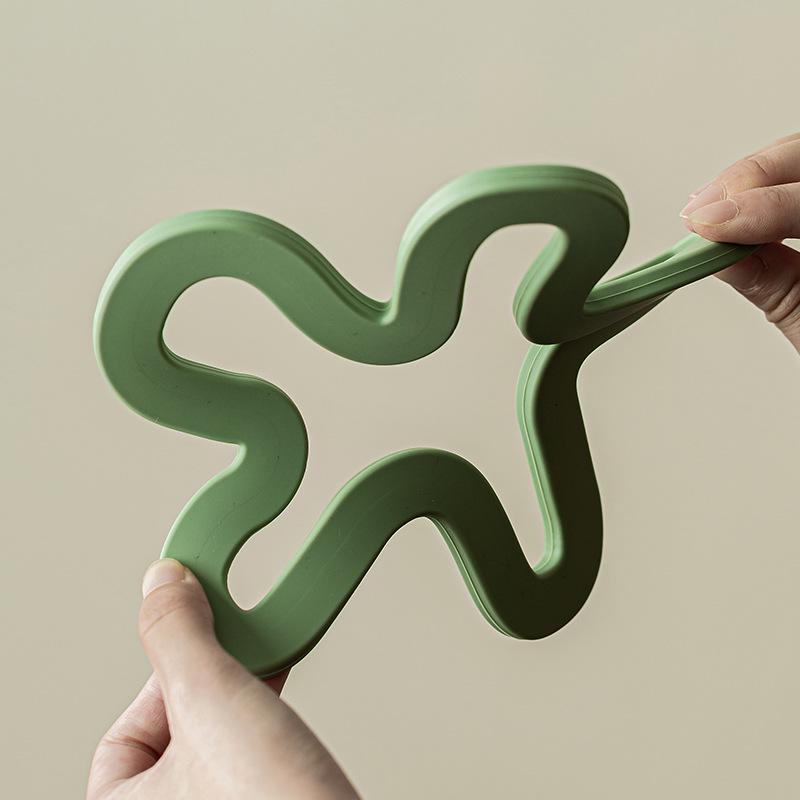 Silicone Heat-Resistant Table Mat: Anti-Scald Coaster, Placemat & Casserole Dish Protector
