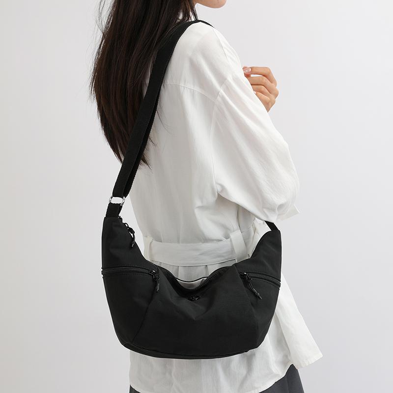 Women Nylon Crescent Bag Lightweight Casual Sling Bag Adjustable Strap Crossbody Bag for Daily Use Ladies' Shoulder Bun Casual Dumpling Bu