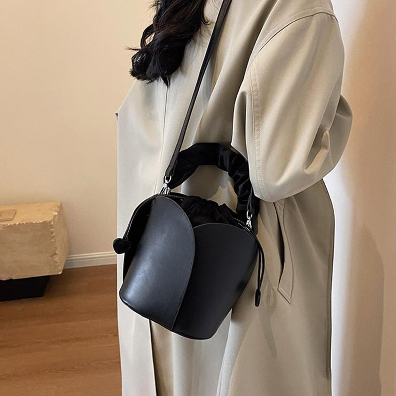 Drawstring Design Water Bucket Bag Women Solid Vegetable Basket Handheld Crossbody Bag Autumn Winter New High End Wedding Bag