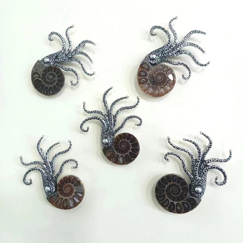 Marine Animal Shell Brooch With Handmade Metal Design For Fashion Accessories