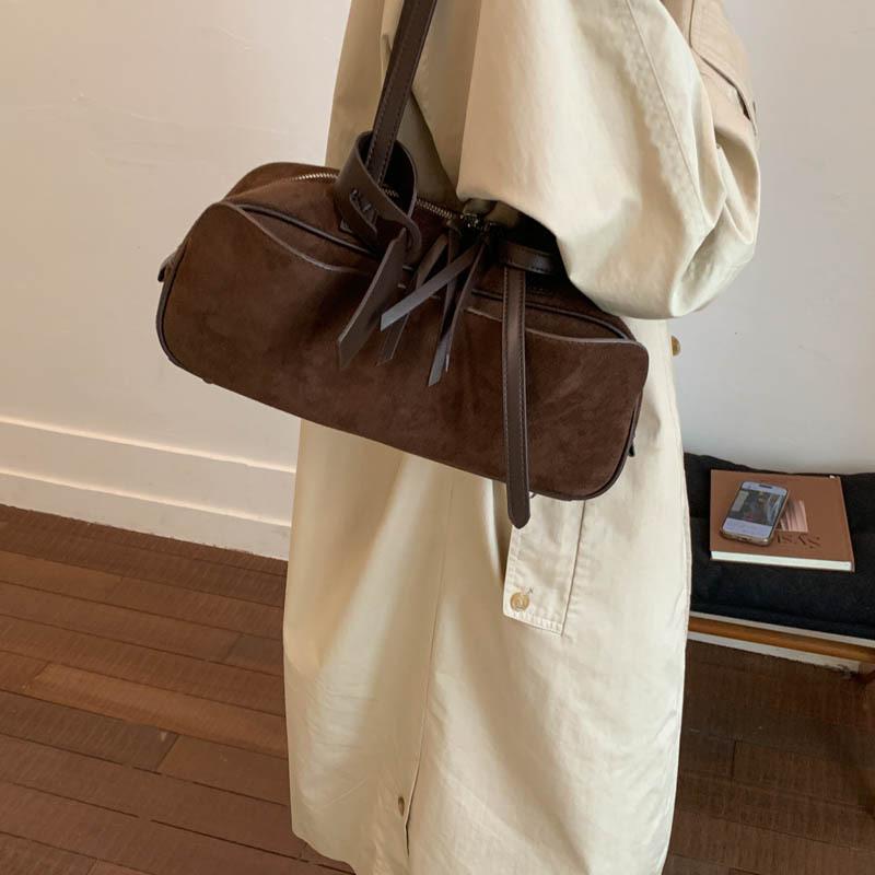 Retro Portable Bowling Bag Women's Autumn and Winter 2025 New Trendy Fashion Suede Underarm Bag Niche Commuter Bag