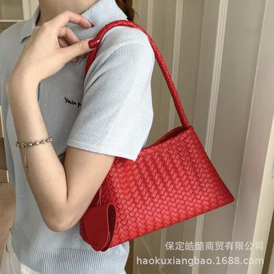 Niche Design Bag Women's 2025 New Popular Fashion Summer Shoulder Bag Super Popular Commuter Armpit Bag