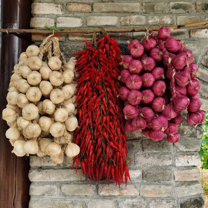 Kunstmatige Knoflook en Chili Hangdecoratie - Boerderijstijl & Fotografie Props