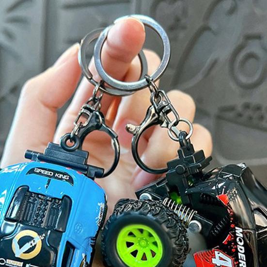 Keychain Pendant Portable Off-Road Racing Design Keyring with Metal Ring Pull-Back Toy Mini Car Keychain Toy