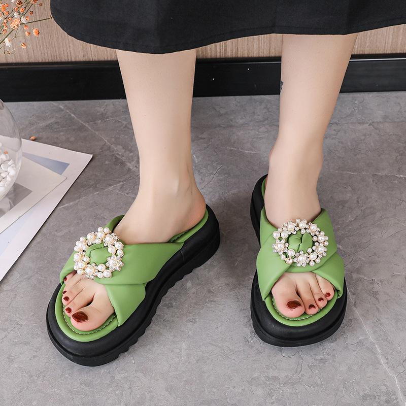 

Foreign trade cool slippers women s summer outer wear 2025 flat bottom Korean version flower decoration fashionable thick bottom cross cool slippers 41 зелений