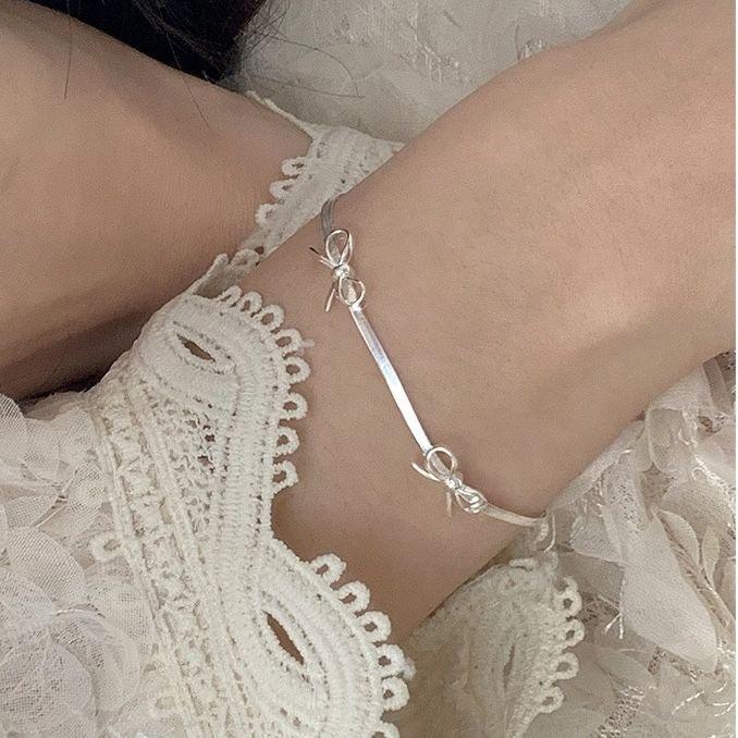 

Женский многослойный браслет с бантом: Сладкие, универсальные модные украшения с простым дизайном цепочки-лезвия.