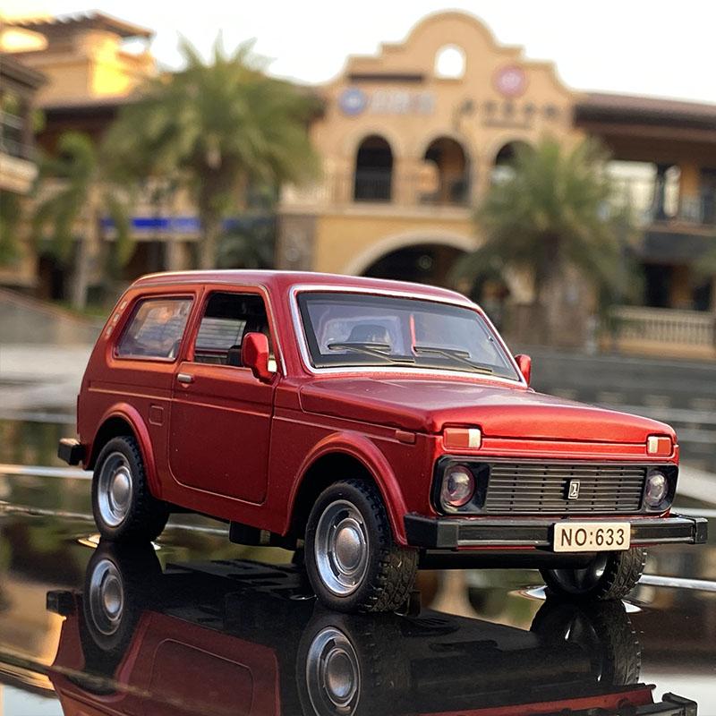 1:32 LADA NIVA Classic Car Alloy Car Diecasts & Toy Vehicles Metal Toy Car Model High Simulation Collection Childrens Toy Gift