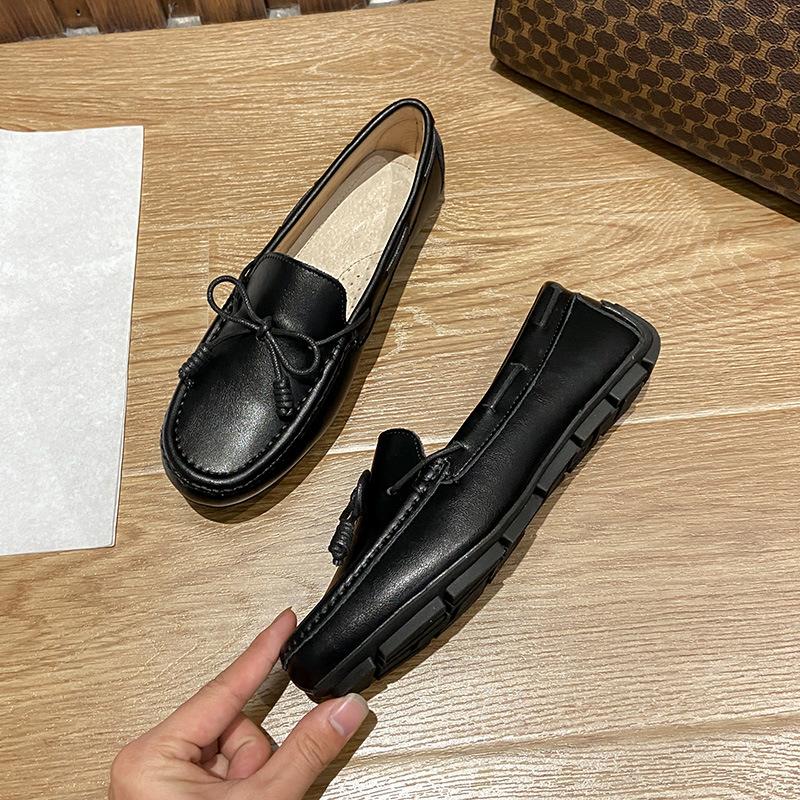 Hong Kong leather flat loafers British style small leather shoes women's 2025 spring new lazy metal buckle Doudou single shoes