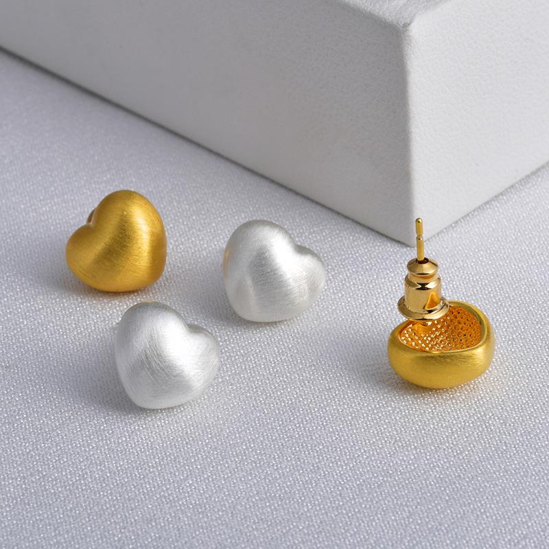 2026 Korean Minimalist 22K Gold Plated Heart Stud Earrings - Elegant Matte Brushed Peach Heart Earrings for Women Niche Jewelry