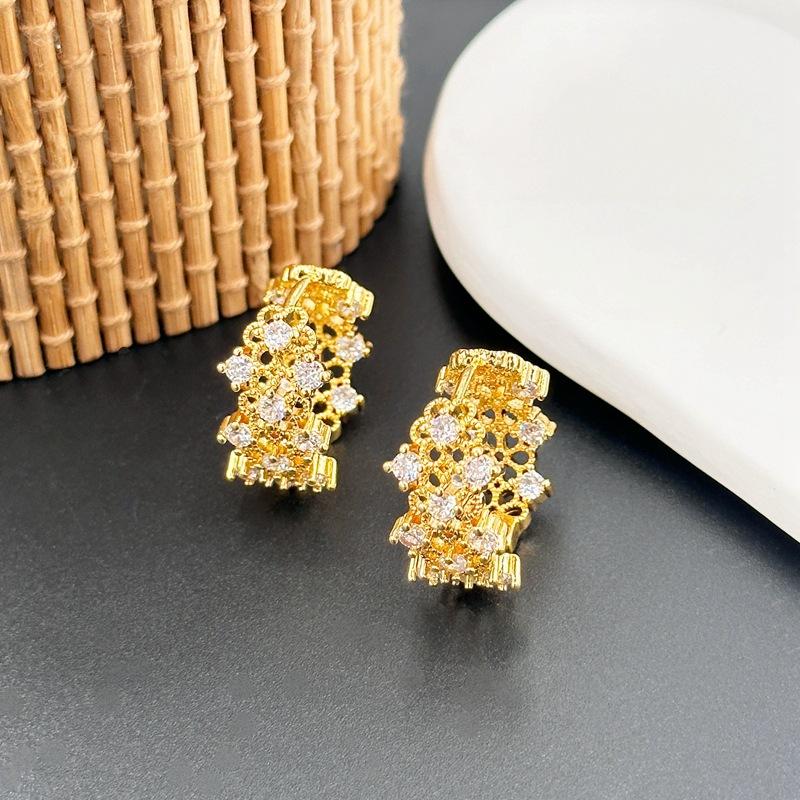 Niche Design Earrings, Ear Buckles, Women'S Personality Diamond-Encrusted Short Earrings, Hollow Zircon Earrings, Spot.
