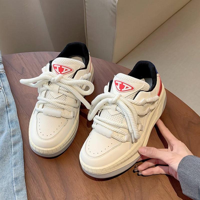 Little white shoes women's 2025 new spring and autumn breathable big head bread shoes sports versatile black and white soft leather dad shoes round