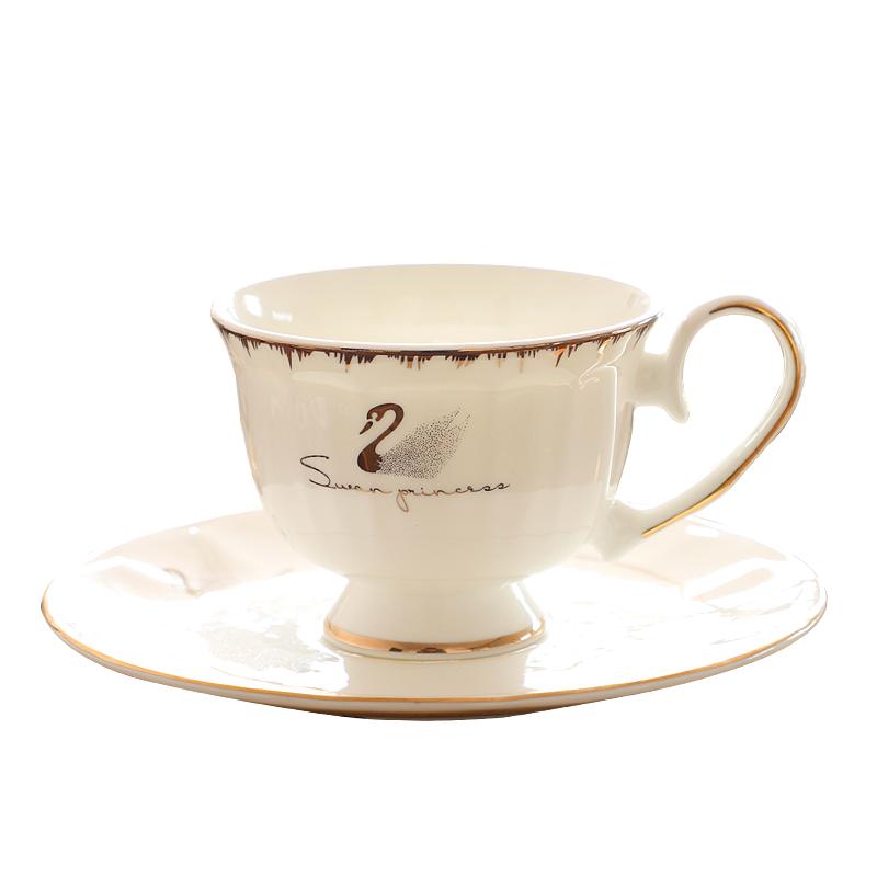 

Creative Luxury Ceramic Afternoon Tea Cup Mac Cup Suite Home Living Room Tazas Nordic Drinkware DF50BD