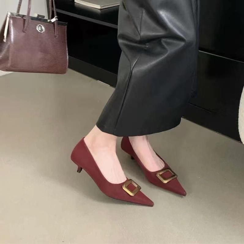 Herbst neue Einzelschuhe Damen niedrigabsatz spitz zulaufend Metall quadratische Schnalle flachmündig mittelhochabsatz professionelle Damenschuhe