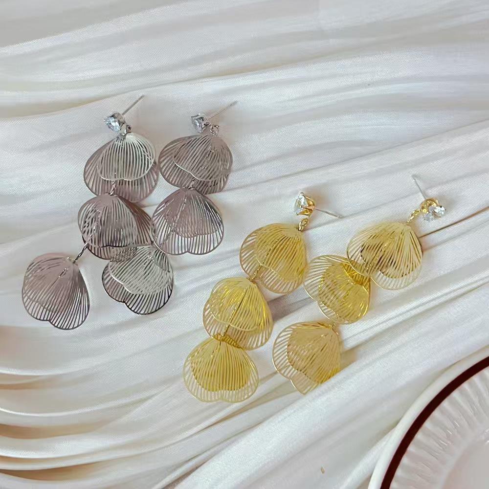 Long Exaggerated Petal Metal Earrings With A Light Luxury Style And A Niche Design Fashionable And Personalized For Women