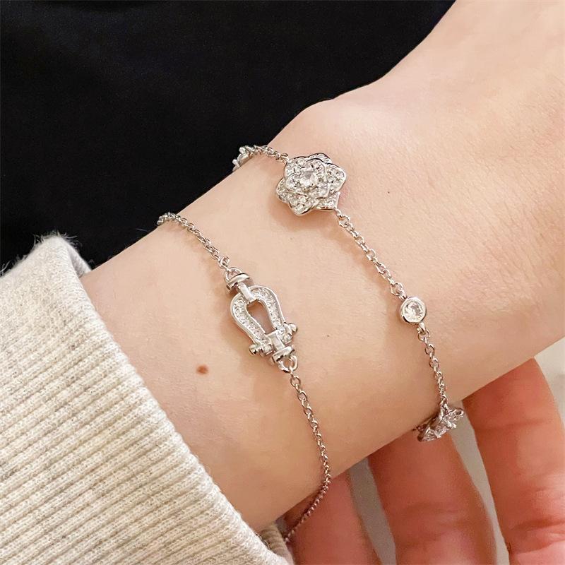 New Camellia Bracelet Niche Design High-End Zircon Personality Light Luxury Temperament Horseshoe Flower Jewelry