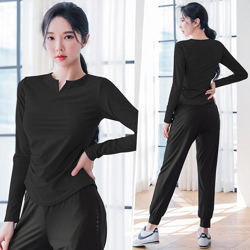 Women's Plus Size Quick-Dry Long Sleeve Sportswear for Running, Yoga, and Pilates.