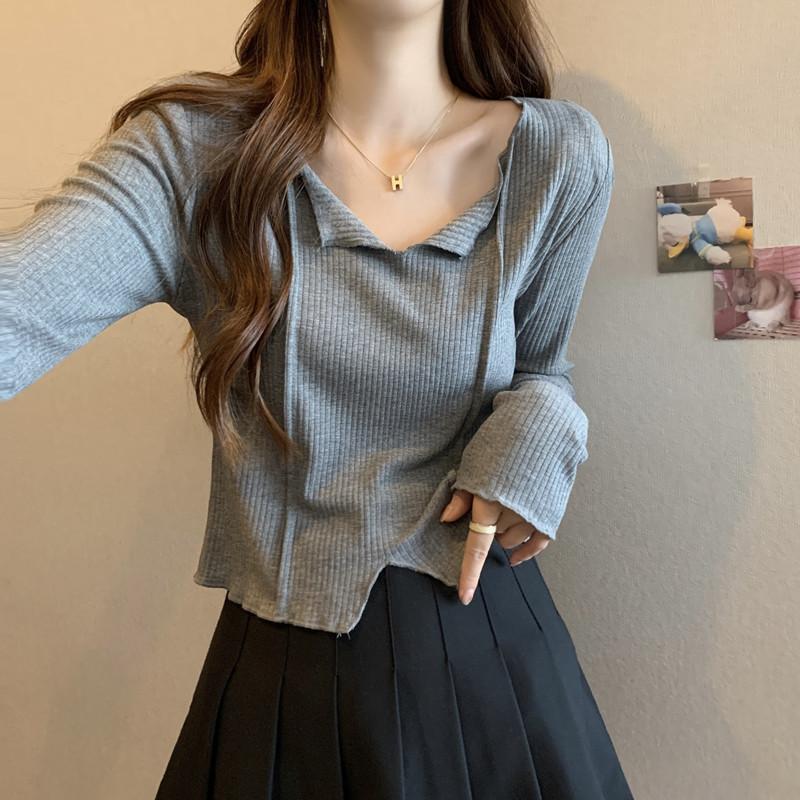Collarbone V-neck with Long Sleeve Female Design Sense of Foreign Style Unique Short Student Sweater Top Autumn Tide