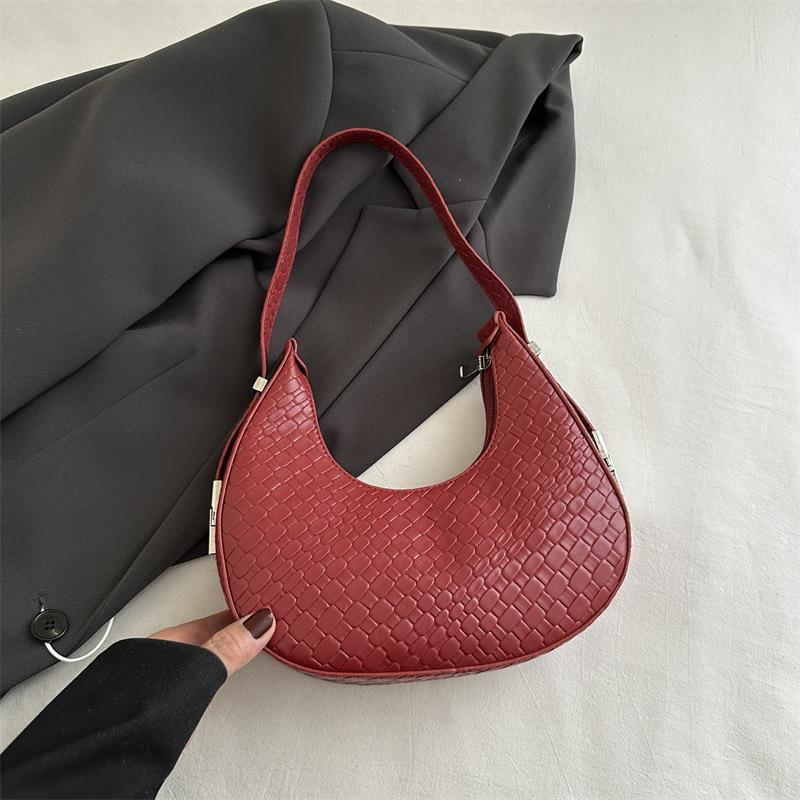

Темперамент простая плетеная сумка с узором женская универсальная сумка в иностранном стиле в виде полумесяца модная популярная сумка через плечо подмышку красный