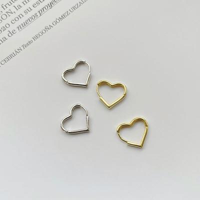 Hollow Love Earbuds Heart-shaped Earrings Temperament Retro Sweet Beauty Simple Design Earrings