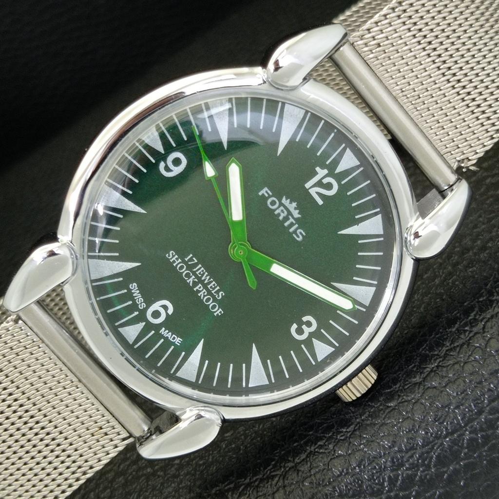 

REFURBISHED VINTAGE HAND-WINDING SWISS MENS GREEN COLOR DIAL WATCH a700892-5 R205a-a700892