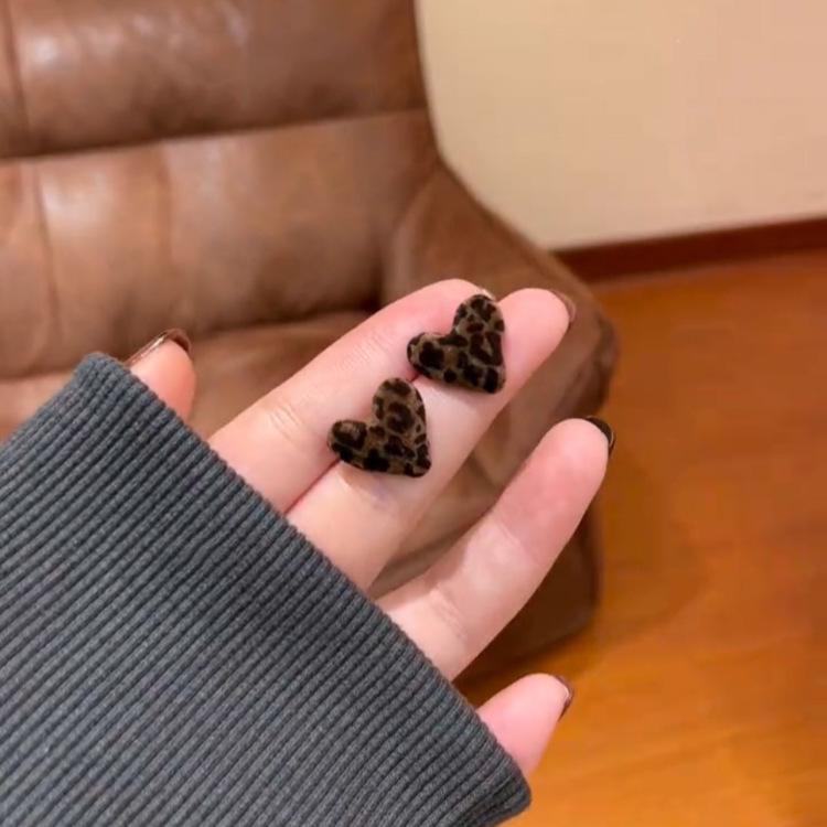Elegant French Brown Heart Flocking Stud Earrings - Small, Gentle, and Versatile Luxury Design.