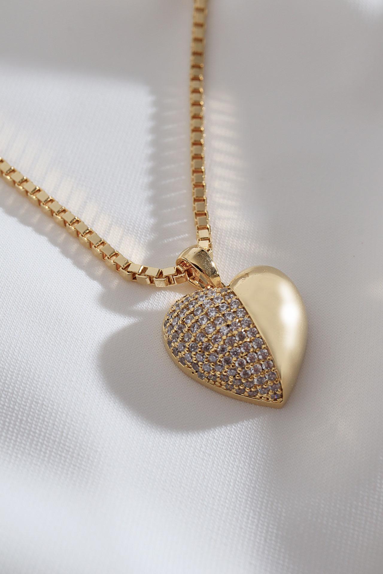 

Ожерелье золотого цвета в форме полукамня в форме сердца