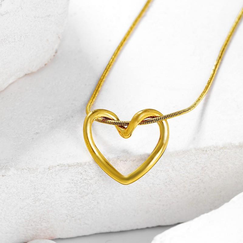 New hollowed heart necklace for girls, minimalist design student pendant, versatile stainless steel collarbone chain
