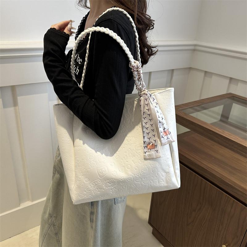 Chic Large Capacity Women's Tote Bag 2024 New Trendy Shoulder Bag For School And Commute