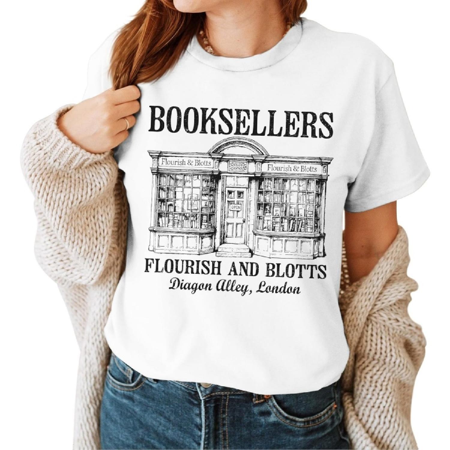 

Vintage Bookstore Shirt – Wizard Book Shop Tshirt – Magical T-Shirts – Gifts for Readers and Wizards Fans – Movie Fan Shirts XXXXXL білий